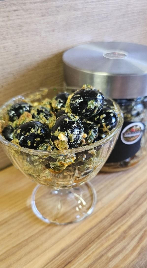 Marinuotos alyvuogės su feta sūriu